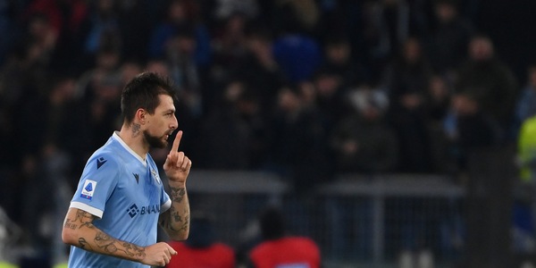 Lazio, Acerbi chiede scusa ai tifosi: "Ho fatto un gesto sbagliato"