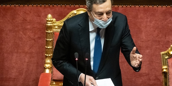 Covid, Omicron fa paura: tamponi agli eventi, Green Pass più breve