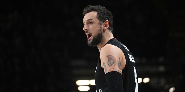 Alla Virtus il derby, Brindisi ok all'overtime. Reggio Emilia vola con Olisevicius