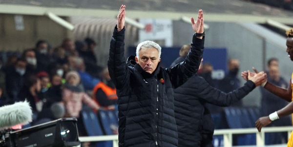 Mourinho, la mossa che ha rilanciato la Roma: l'analisi tattica