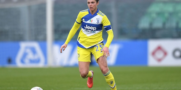 Juve Women, Salvai operata al legamento crociato