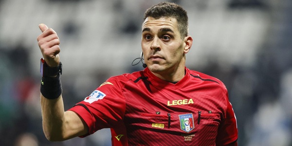 Roma, la protesta dei tifosi: “Sozza nato a Milano, come può arbitrare l’Inter?”