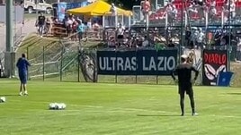 Lazio, fischi ad Acerbi: Sarri interrompe l'allenamento