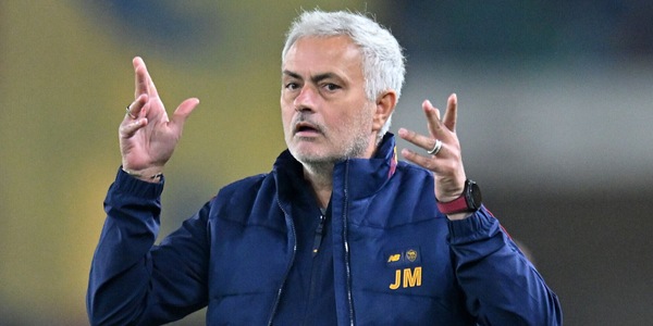 Roma, la risposta di Mourinho alla polemica di Sarri sul derby