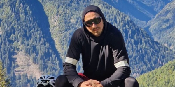 Ibrahimovic, il look usato per andare in montagna scatena i social