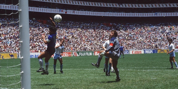 Il fotografo della Mano di Dio: "Vidi subito l'imbroglio di Maradona"