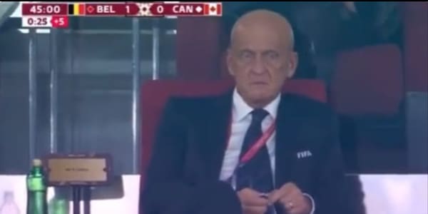 Collina sconcertato, parla da solo in tribuna: ecco il motivo