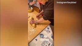 Ilary Blasi cuoca: la showgirl prepara i cappelletti
