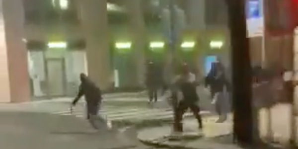 Verona, agguati con catene e manganelli a tifosi del Marocco in festa: ferita una donna