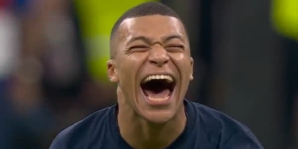 Mbappé e la reazione dopo il rigore sbagliato da Kane: la risata che fa infuriare i tifosi inglesi