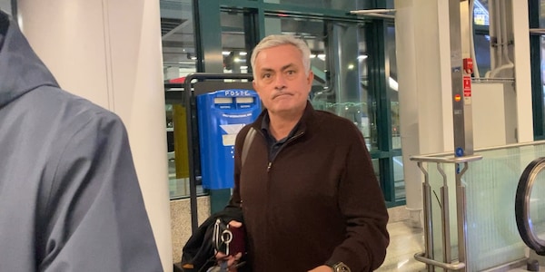 Mourinho sbarca a Roma: “Karsdorp? Voi mi conoscete”