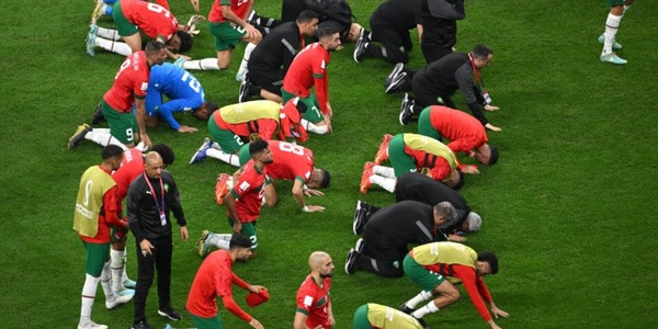 Il bellissimo gesto del Marocco dopo la semifinale persa contro la Francia: il significato