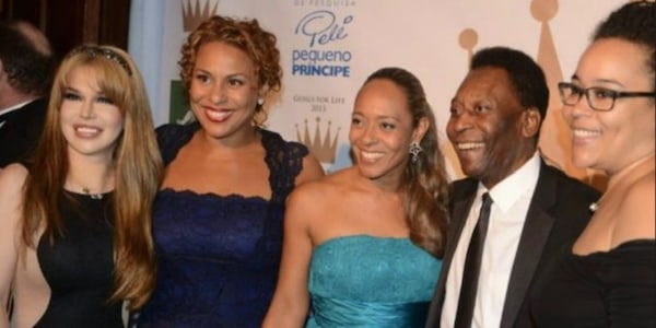 Pelé, il messaggio della figlia: "Il tempo vola..."