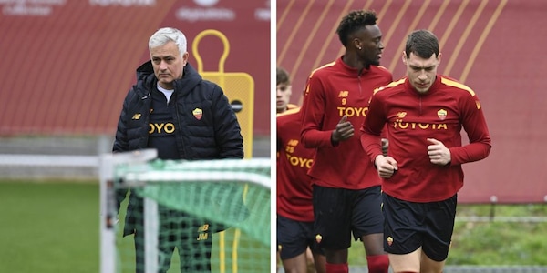 Roma, allenamento sotto la pioggia: Abraham senza mascherina FOTO