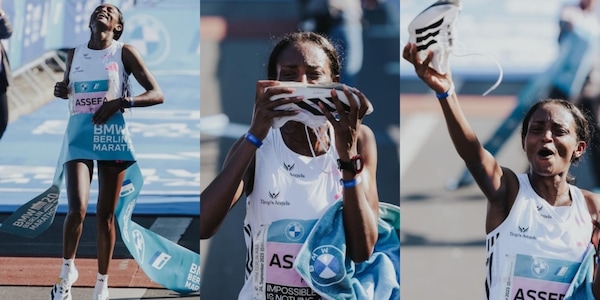 Tigist Assefa vince la maratona di Berlino: il bacio alle scarpe è da record