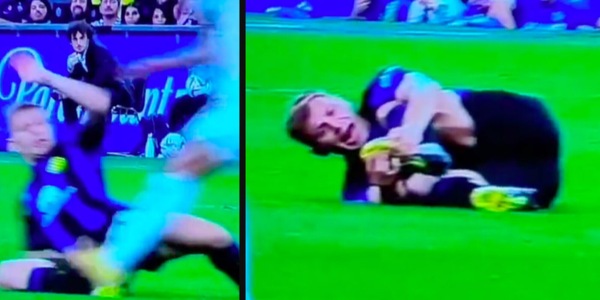 Barella sbaglia piede: colpito al destro, si tiene il sinistro. Sui social: "Dategli l’Oscar"