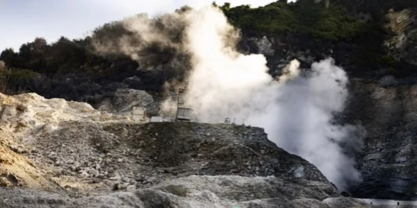 "Orrore a Napoli per il terremoto": foto shock, media inglesi nella bufera