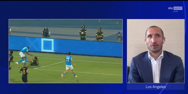 Chiellini: "Non c'era il rigore per il Napoli". I tifosi si scatenano sui social