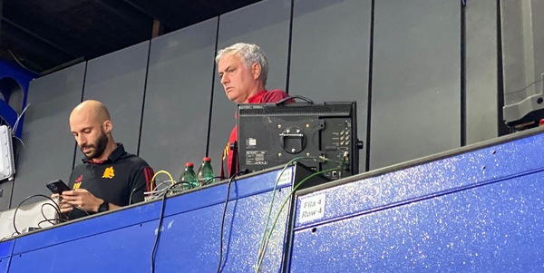 Mourinho vede la Roma in tribuna stampa: tutto il racconto della sua partita
