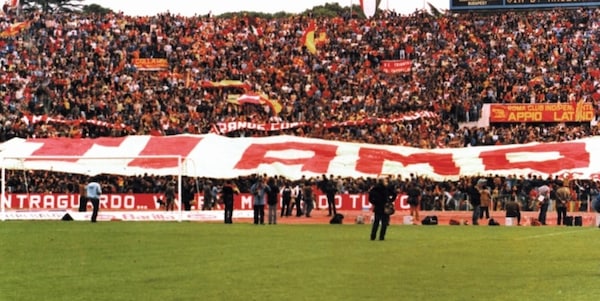 Roma, 40 anni fa il "Ti Amo" della Curva Sud: i segreti di uno striscione senza tempo