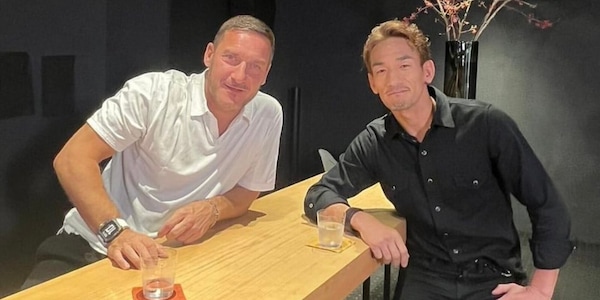 Totti in Giappone incontra un vecchio amico: lo riconoscete?