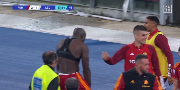 Lukaku e il gesto verso la Curva della Roma dopo il gol. C'entra un coro della Sud