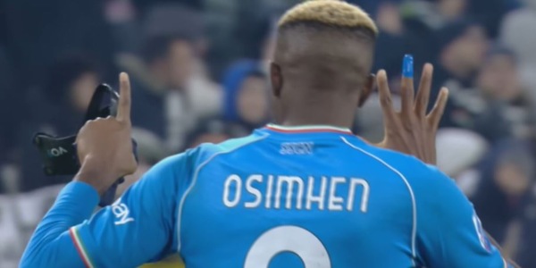 Osimhen, gesto clamoroso in campo durante Juve-Napoli: la foto diventa virale