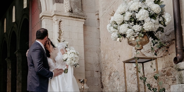 Matrimonio comincia prima dell’arrivo dei genitori: “Sempre in ritardo”. La scelta estrema degli sposi