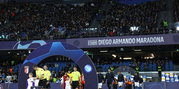 Barcellona, gaffe sui social sullo stadio del Napoli: "Prendere nota..."