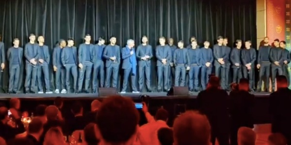 Mourinho alla festa della Roma: "Possiamo dare di più". Poi la battuta esilarante