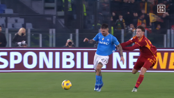 Politano espulso in Roma-Napoli: la sequenza del fallo di reazione di Zalewski
