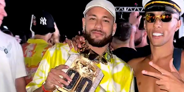 Neymar e la collana da mezzo milione di dollari quasi impossibile da indossare