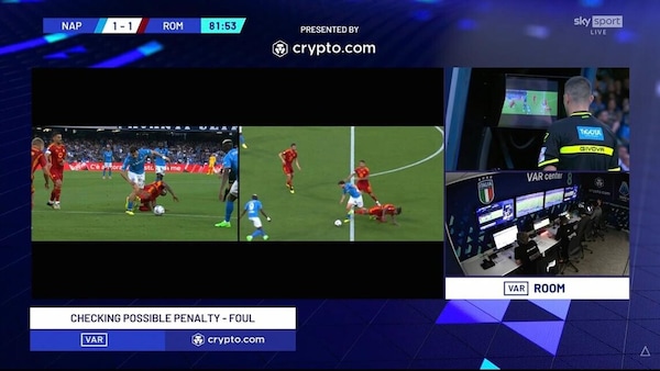 Rigore per il Napoli contro la Roma: il contatto Renato Sanches-Kvaratskhelia