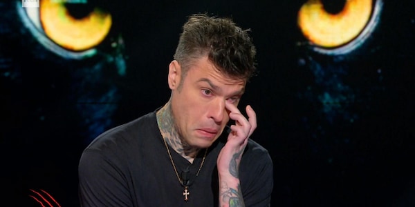 Fedez come sta, paura in volo verso la Puglia: si sente male ed è in ospedale