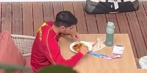 Alcaraz come Ceccon: "Complicato stare al villaggio olimpico". E la foto è virale