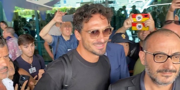 Hummels è sbarcato a Roma: ora visite e firma