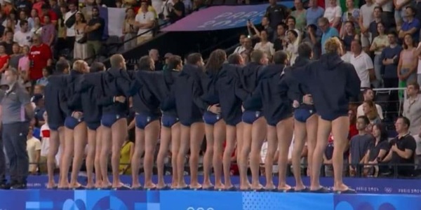 Settebello sospeso sei mesi dopo la protesta alle Olimpiadi: "Aggrediti gli arbitri"