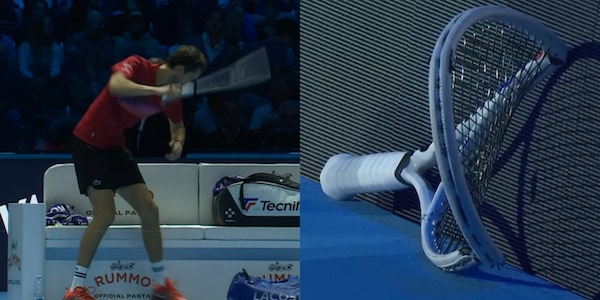Incredibile Medvedev, chiude il set con tre doppi falli e distrugge la racchetta