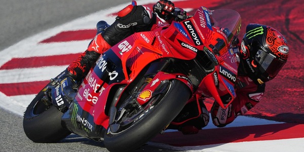 Bagnaia non molla: ottimo a Barcellona, Martin quarto