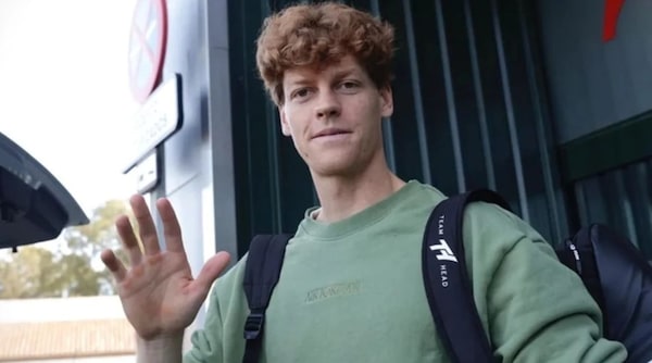 Sinner sbarca a Malaga: il numero uno al mondo pronto per la Davis con l'Italia