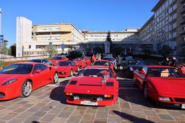Babbo Natale in Ferrari al Gemelli