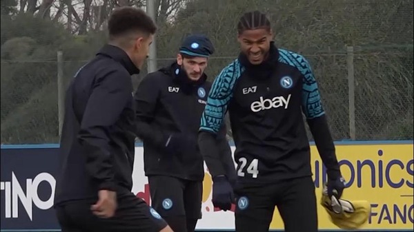 Napoli, blitz del Psg su Kvaratskhelia