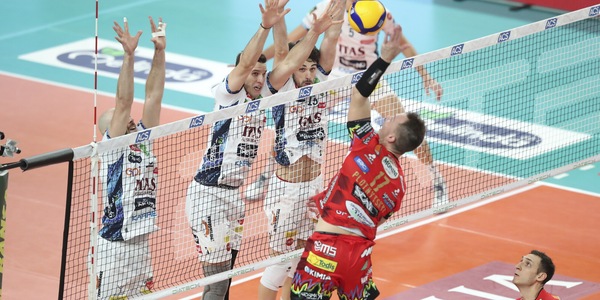 Piacenza-Padova l'anticipo, Perugia-Trento il big match