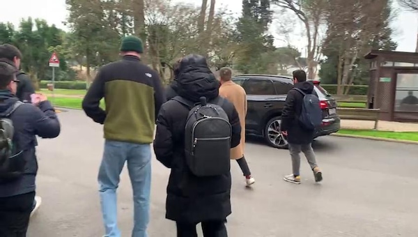 Napoli, ecco Billing: l'arrivo a Villa Stuart per le visite mediche