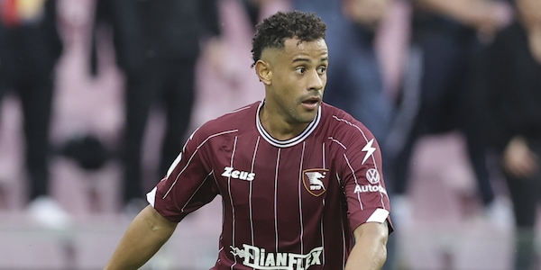 Salernitana, Tello schiaffeggia il quarto uomo: arriva la stangata