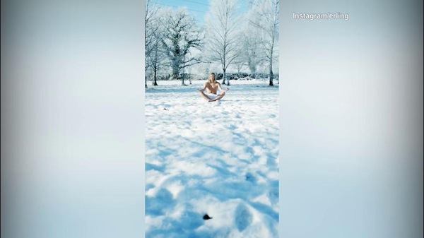 Cosa fa Haaland seminudo nella neve? Rinnova col City