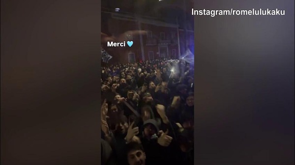 Napoli, che festa al rientro da Bergamo: Lukaku riprende tutta la scena!