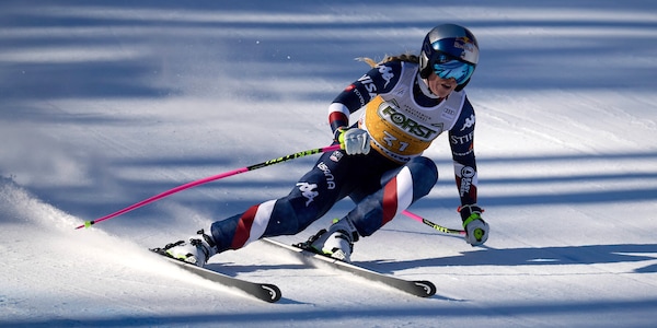 Sci, Lindsey Vonn cade durante il SuperG di Cortina