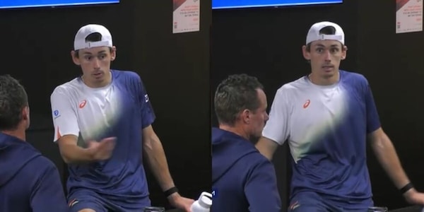 De Minaur e il gesto sconsolato dopo la sconfitta contro Sinner: lo sfogo con Hewitt dice tutto