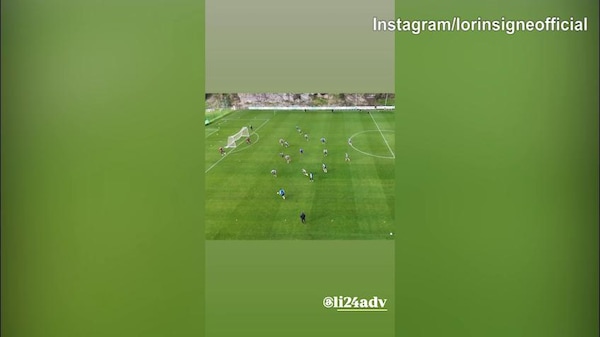 Insigne, magia in allenamento: che gol a giro!
